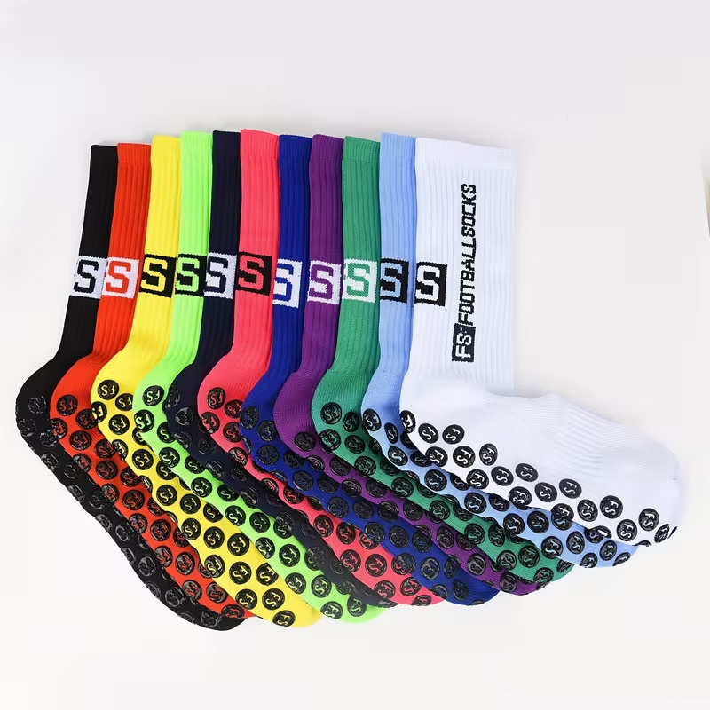 1 Pair Grippy Sports Crew Sock - đánh giá và giá Sports Equipment Football